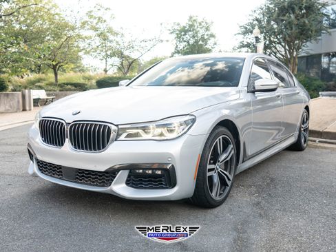 Used 2018 BMW 750i xDrive image 3