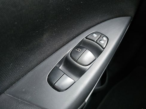 Used 2016 Nissan Sentra S image 40