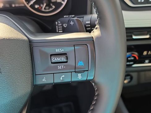 Certified 2025 Nissan Rogue SV AWD/4WD image 32