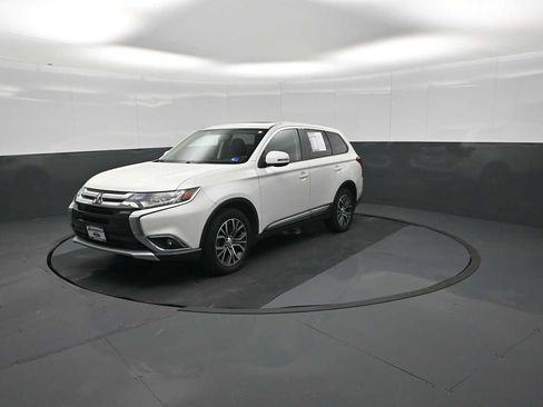 Used 2018 Mitsubishi Outlander SE AWD/4WD image 48
