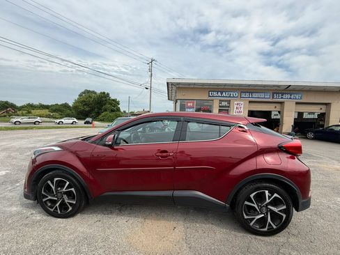 Used 2019 Toyota C-HR Limited FWD image 3
