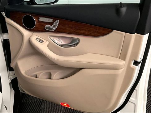 Used 2022 Mercedes-Benz GLC 300 GLC 300 image 23