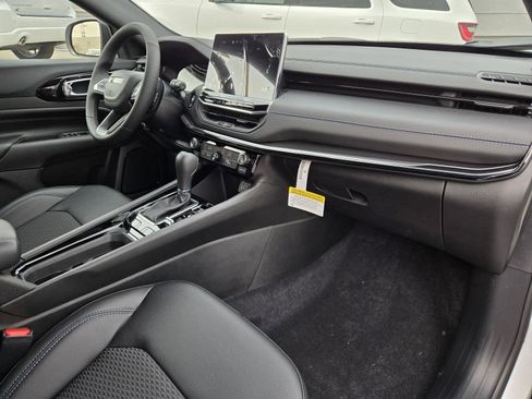 New 2026 Jeep Compass Latitude image 32