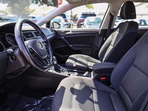 Used 2019 Volkswagen e-Golf SE w/ Driver Assistance Package FWD image 19