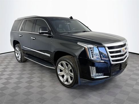 Used 2019 Cadillac Escalade Premium Luxury image 4