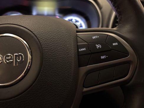 Used 2019 Jeep Cherokee Overland image 15