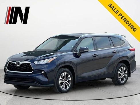 Used 2020 Toyota Highlander XLE image 1