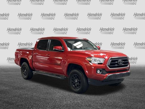 Used 2022 Toyota Tacoma SR5 w/ Technology Package RWD image 2