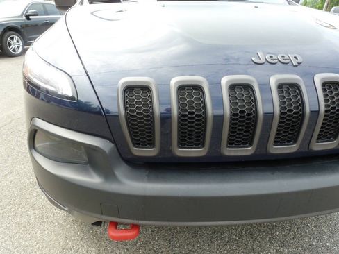 Used 2014 Jeep Cherokee Trailhawk AWD/4WD image 4