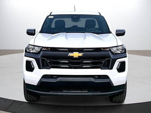 Used 2024 Chevrolet Colorado LT image 3