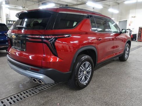 Used 2025 Chevrolet Traverse LT w/ Enhanced Driving Package image 7