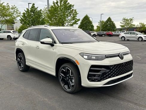 New 2026 Volkswagen Tiguan SEL R-Line AWD/4WD image 3
