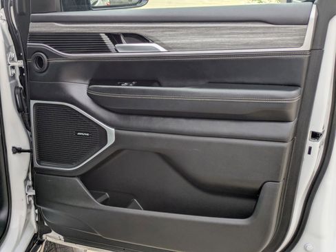 Used 2024 Jeep Wagoneer Series II w/ Flexible Seating Group image 30