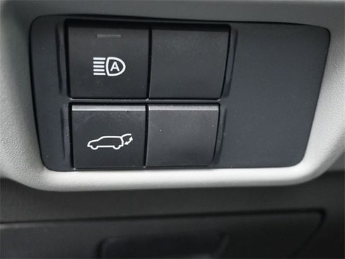 Used 2021 Toyota Highlander XLE image 21