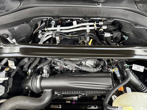 Used 2025 Ford Explorer ST-Line w/ ST-Line Street Pack image 56