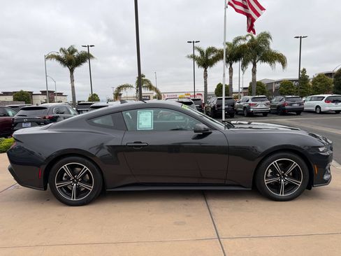 Used 2024 Ford Mustang Coupe RWD image 4