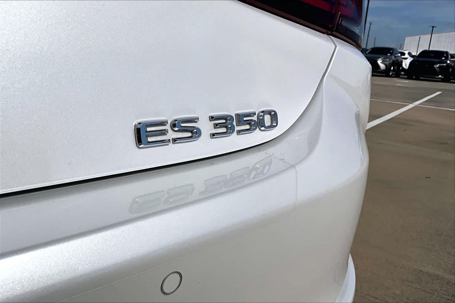 Used 2024 Lexus ES 350 Ultra Luxury w/ Accessory Package (Z2) FWD image 10