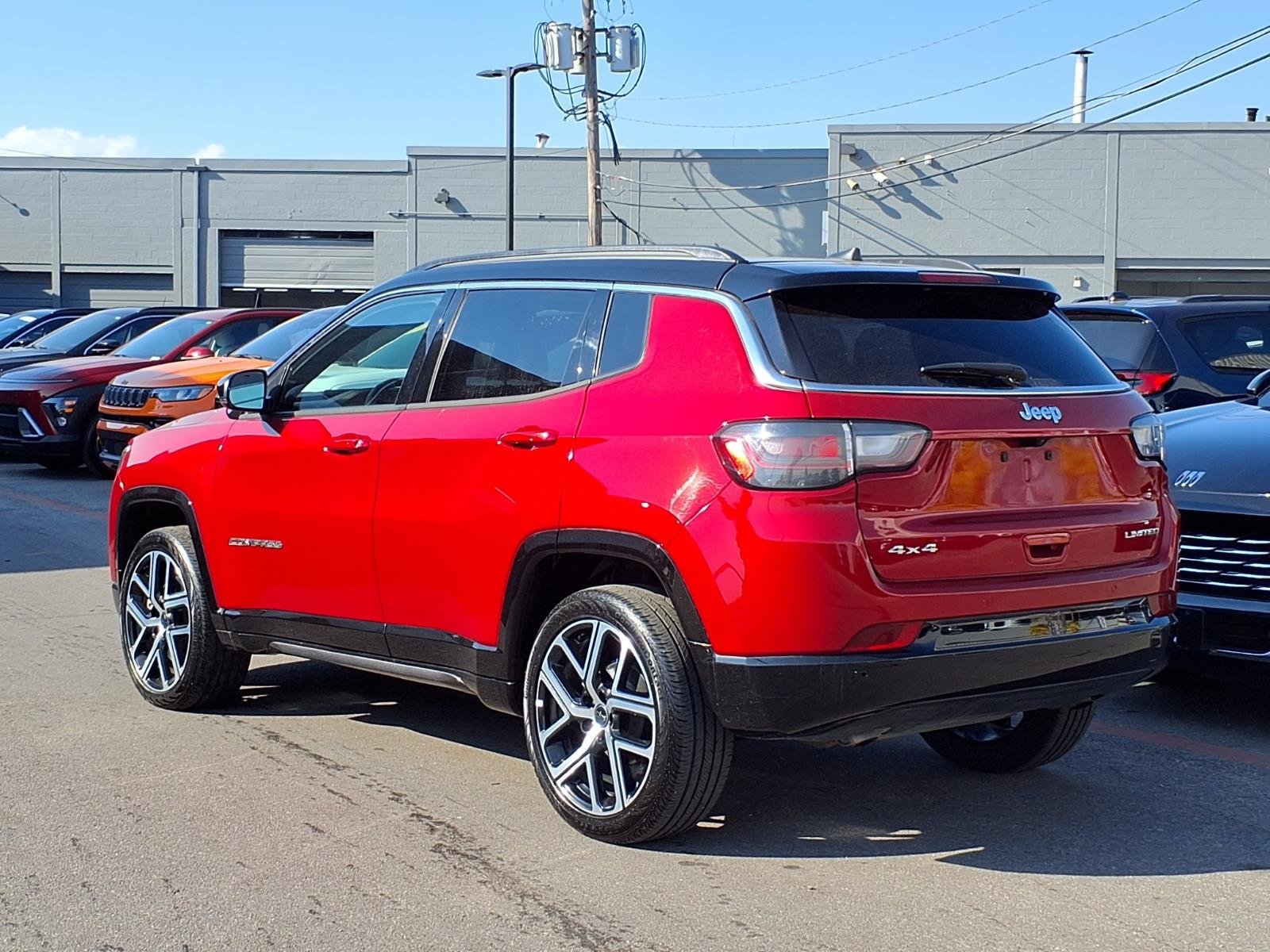 Used 2025 Jeep Compass Limited w/ Elite Group AWD/4WD image 2