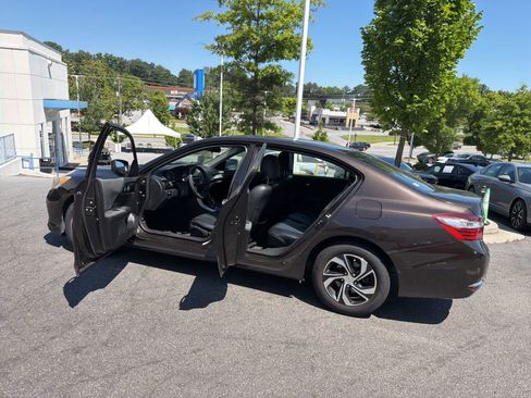 Used 2017 Honda Accord LX image 20