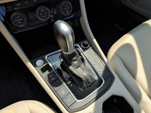 Used 2019 Volkswagen Jetta SE w/ Cold Weather Package FWD image 26
