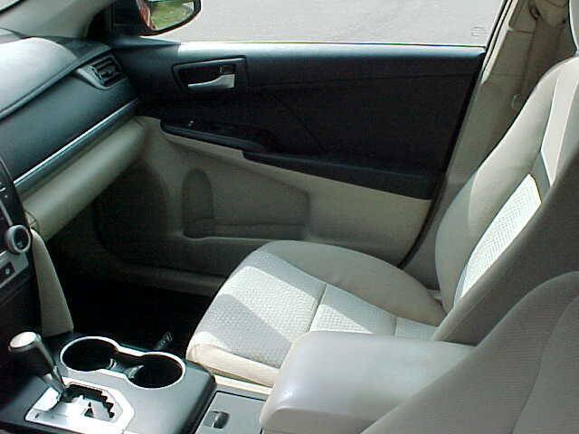 Used 2012 Toyota Camry LE FWD image 18