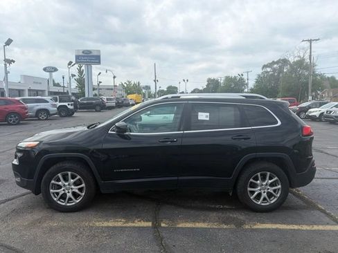 Used 2018 Jeep Cherokee Latitude w/ North All-Season Group AWD/4WD image 4