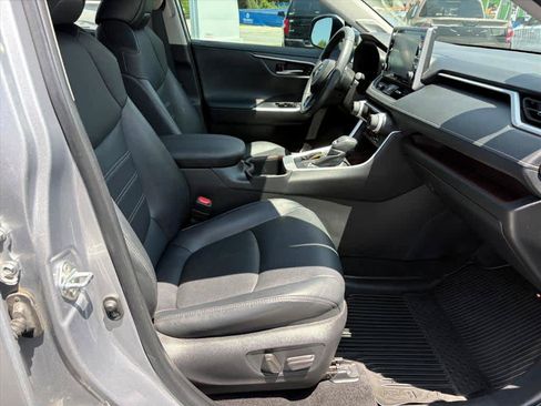 Used 2022 Toyota RAV4 Limited FWD image 6