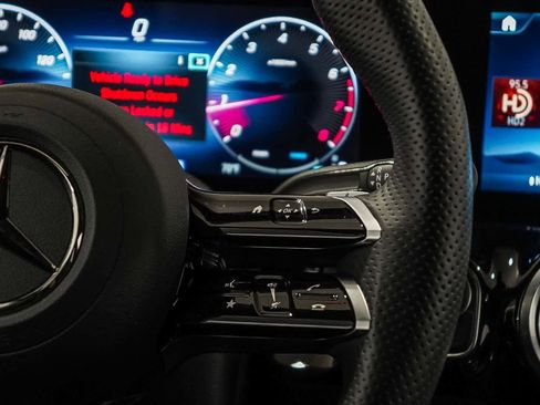 Used 2025 Mercedes-Benz GLA 250 image 17