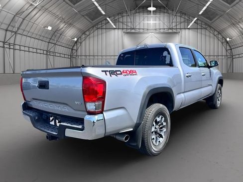 Used 2017 Toyota Tacoma TRD Off-Road w/ Tow Package AWD/4WD image 10