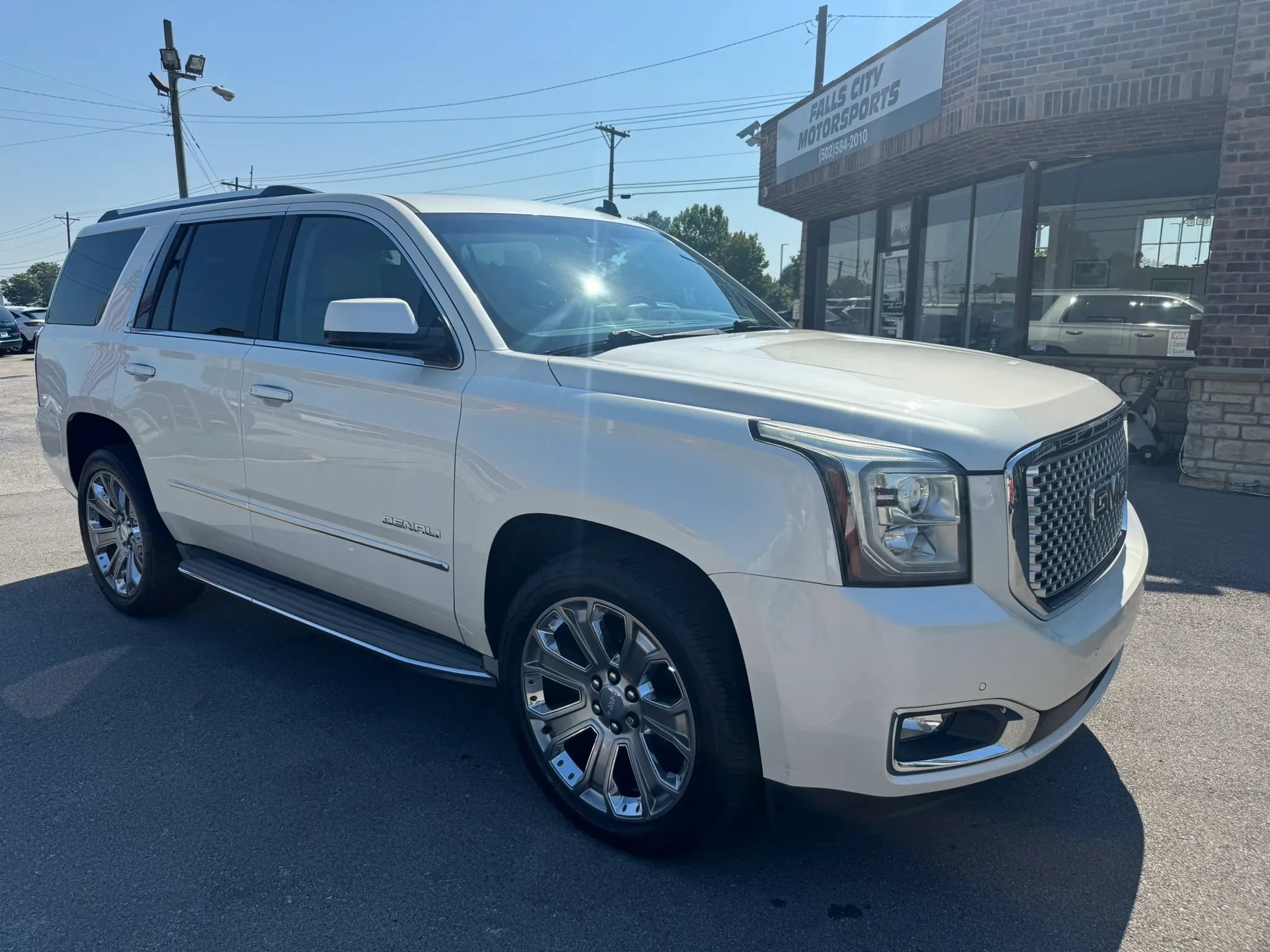 Used 2015 GMC Yukon Denali w/ Touring Package AWD/4WD image 19