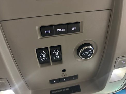 Used 2016 Cadillac Escalade Luxury RWD image 28
