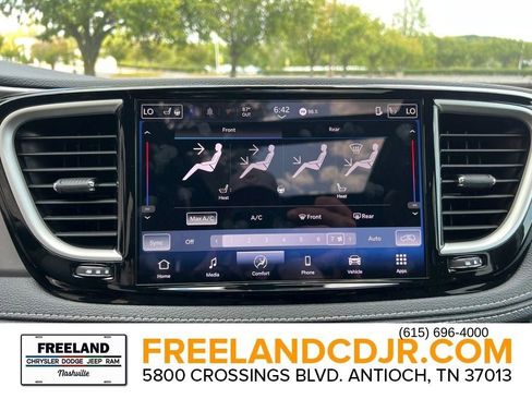 New 2025 Chrysler Pacifica Select image 31