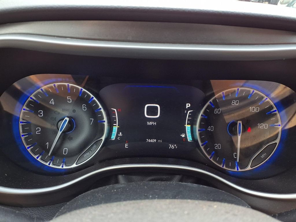 Used 2024 Chrysler Pacifica Touring-L FWD image 20