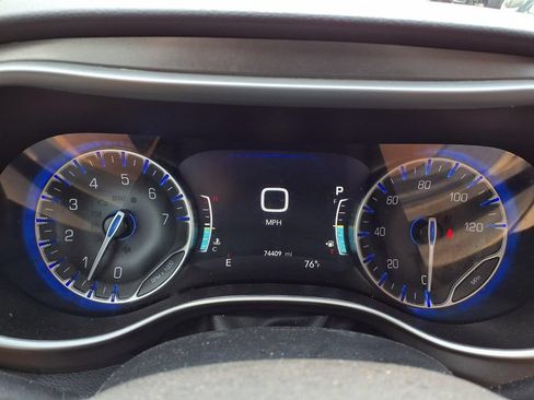 Used 2024 Chrysler Pacifica Touring-L FWD image 20