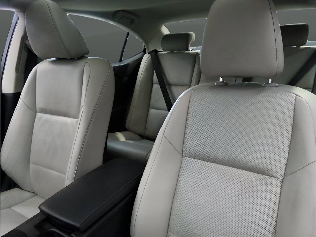 Used 2014 Lexus ES 350 w/ Luxury Package FWD image 10