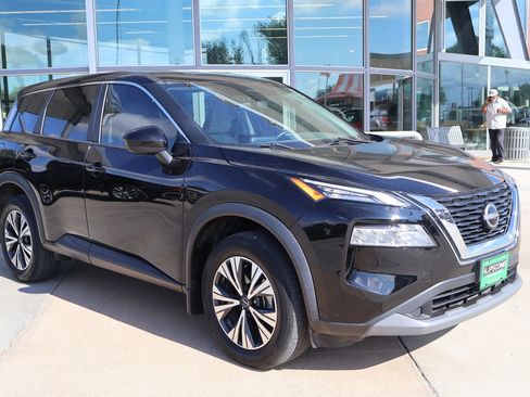 Used 2023 Nissan Rogue SV FWD image 4