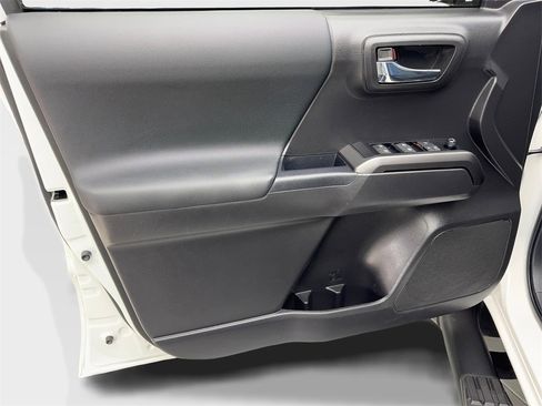 Used 2023 Toyota Tacoma 4x4 Double Cab image 32