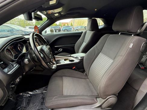 Used 2020 Dodge Challenger SXT RWD image 9