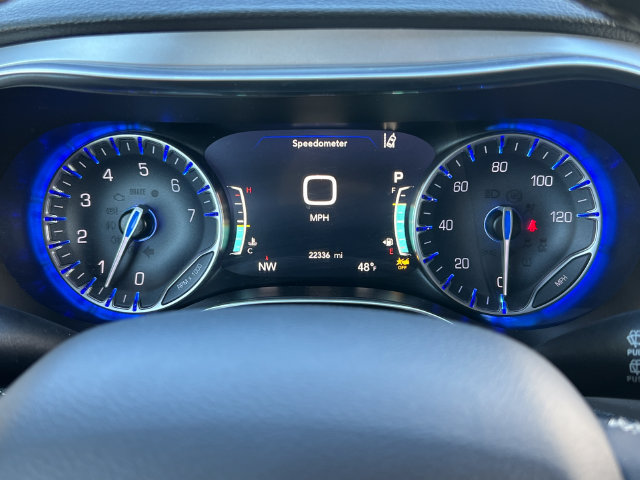 Used 2025 Chrysler Pacifica Limited FWD image 23