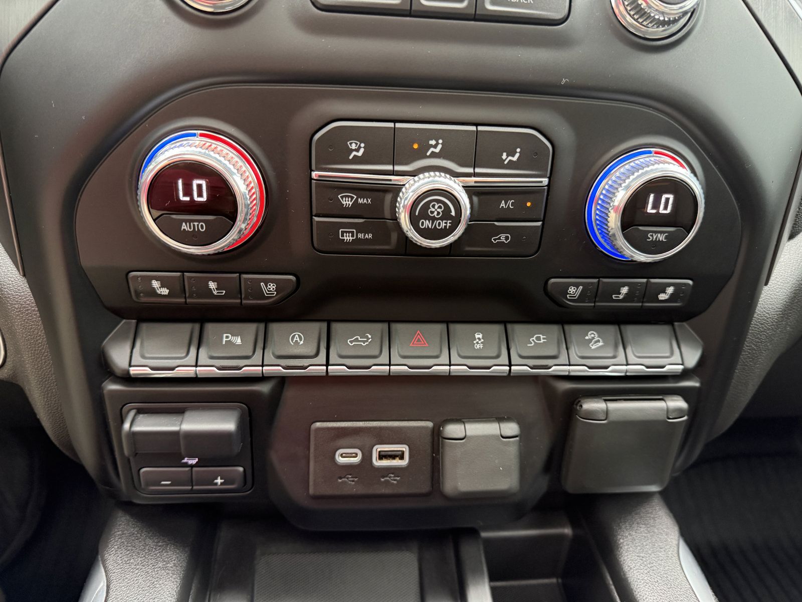 Used 2020 GMC Sierra 1500 AT4 w/ AT4 Premium Package AWD/4WD image 28