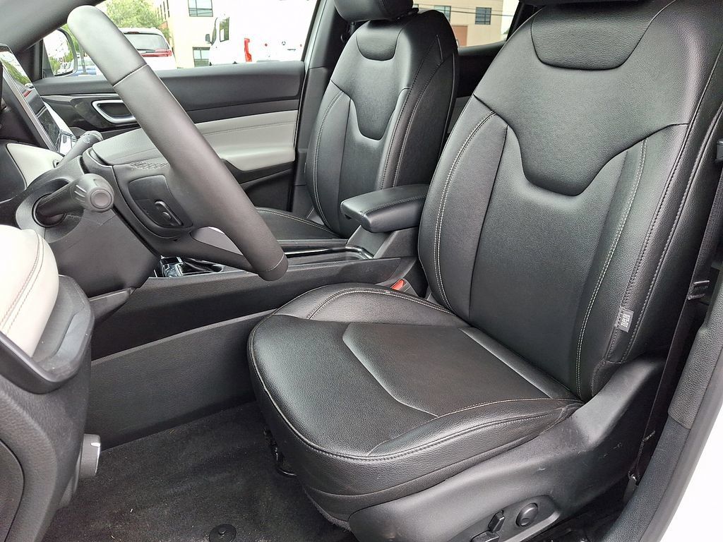 Used 2025 Jeep Compass Limited AWD/4WD image 15