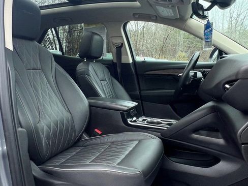 Used 2021 Buick Envision Avenir w/ Technology Package II image 13