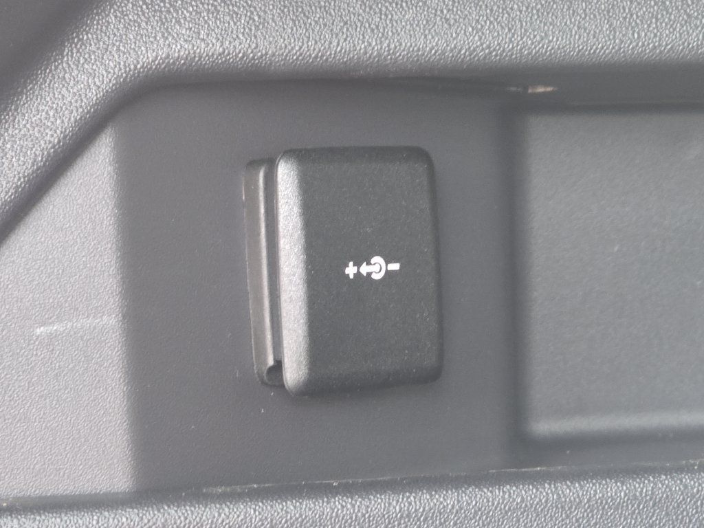 New 2025 Land Rover Discovery Sport Dynamic SE AWD/4WD image 16