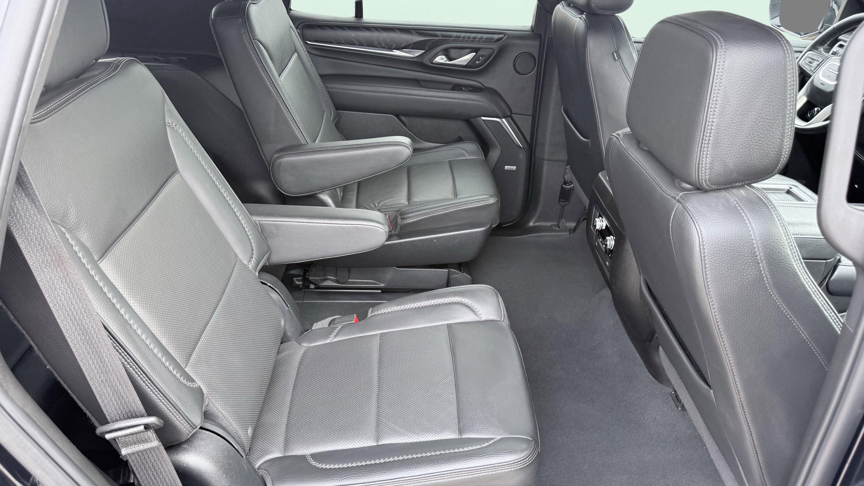 Used 2023 GMC Yukon Denali RWD image 36