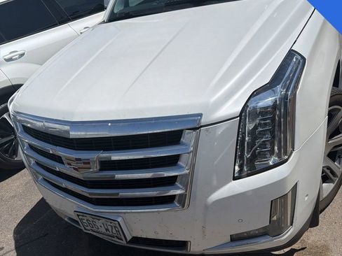 Used 2017 Cadillac Escalade ESV Luxury AWD/4WD image 2