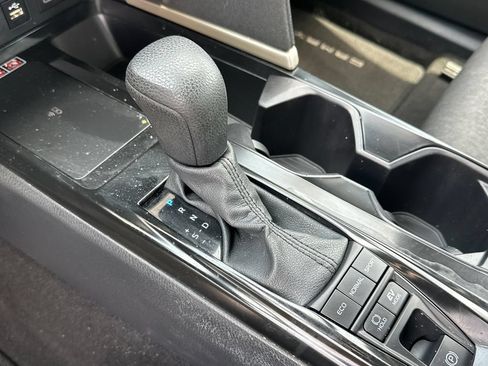 Used 2025 Toyota Camry LE AWD/4WD image 31
