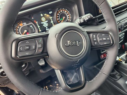 New 2025 Jeep Wrangler Unlimited Rubicon w/ XTREMEE 35" Tire Package image 19