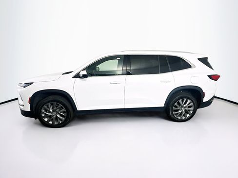 Used 2025 Buick Enclave Preferred FWD image 4