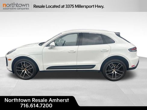 Used 2023 Porsche Macan image 3