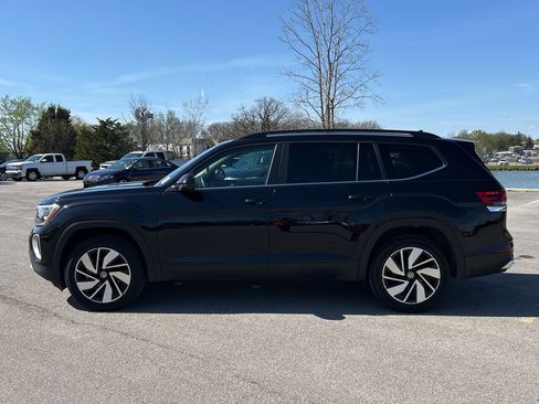 Used 2024 Volkswagen Atlas SE image 2